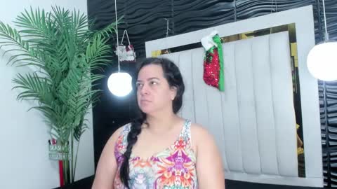 Lucia Vonne online show from December 2024 11:28:02 AM