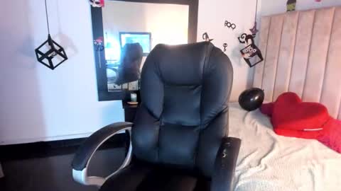 Lucia Vonne online show from October 2025 12:35:02 AM