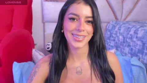 LuciaJhonnes online show from September 2025 01:21:01 AM