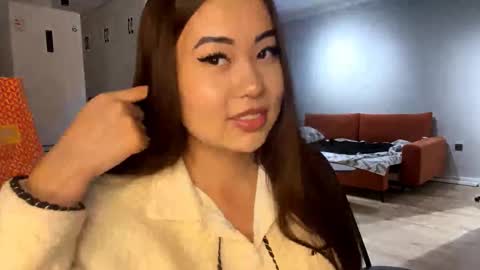 Kira online show from October 2025 12:17:02 PM