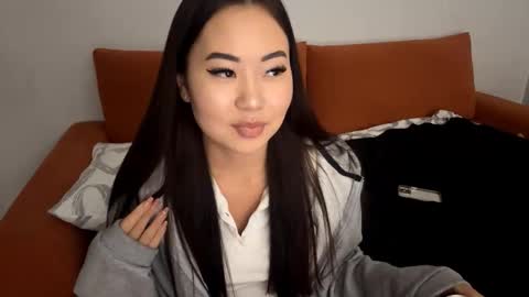 Kira online show from November 2025 02:39:02 PM