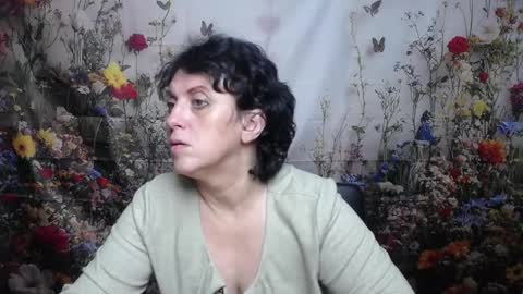 Snapshot of luciami chatting on October 2025 05:10:02 PM LuciaMi online show from October 2025 05:10:02 PM