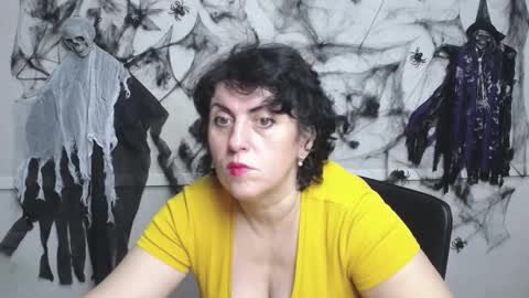 Snapshot of luciami chatting on November 2025 06:20:01 PM LuciaMi online show from November 2025 06:20:01 PM