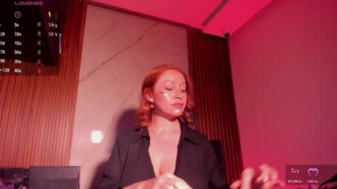 Snapshot of lucianawainn chatting on November 2025 12:51:02 PM Luciana online show from November 2025 12:51:02 PM