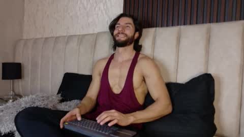 Luciano online show from September 2025 08:19:01 PM