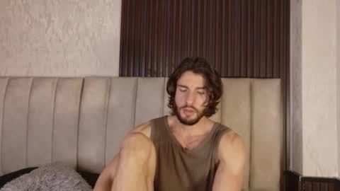 Luciano online show from September 2025 08:09:01 PM