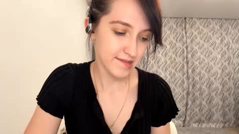 Snapshot of lucibeveridge chatting on November 2025 04:31:02 PM Mary online show from November 2025 04:31:02 PM