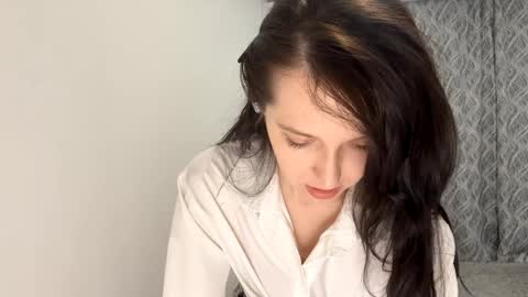 Snapshot of lucibeveridge chatting on December 2025 05:17:01 PM Mary online show from December 2025 05:17:01 PM