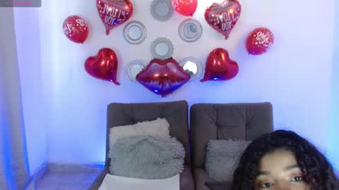 Snapshot of lucie_petite chatting on February 2025 07:02:02 PM Lucie - online show from February 2025 07:02:02 PM
