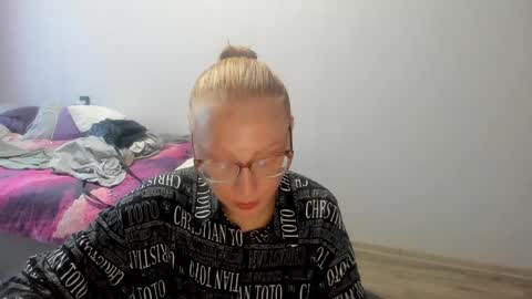 lucky_licky20 online show from December 2024 03:56:02 AM