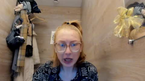 lucky_licky20 online show from December 2024 04:13:01 AM