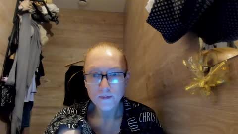 lucky_licky20 online show from December 2024 04:15:02 AM