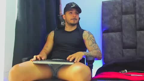 chat with me    online show from February 2025 06:40:01 PM