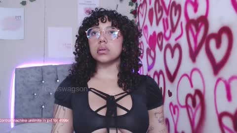 Snapshot of luckyswagson chatting on October 2025 11:46:01 PM Luanis online show from October 2025 11:46:01 PM