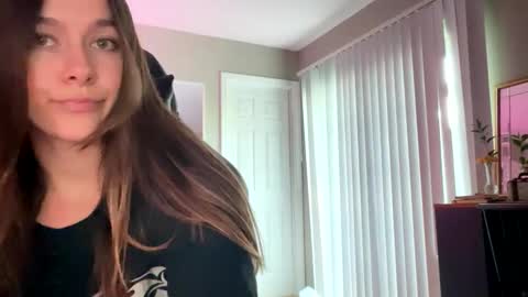 Snapshot of lucy12821 chatting on September 2025 11:10:02 PM Lucy online show from September 2025 11:10:02 PM