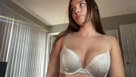 Snapshot of lucy12821 chatting on October 2025 04:46:01 PM Lucy online show from October 2025 04:46:01 PM