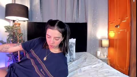 Snapshot of lucy_ferreiraa chatting on March 2025 08:20:02 PM Your Lucy online show from March 2025 08:20:02 PM