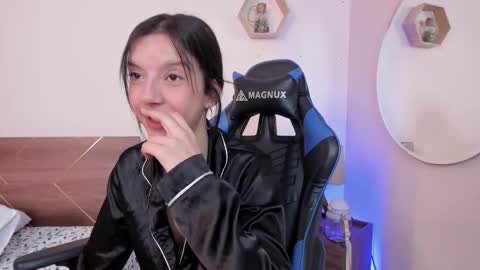 Snapshot of lucy_ferreiraa chatting on October 2025 05:43:02 AM Your Lucy online show from October 2025 05:43:02 AM