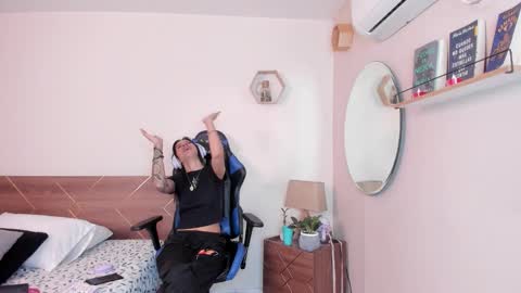 Snapshot of lucy_ferreiraa chatting on October 2025 06:10:01 PM Your Lucy online show from October 2025 06:10:01 PM