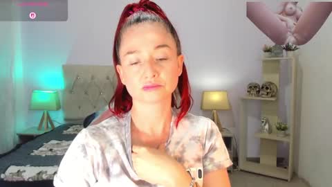 Snapshot of lucy_hot77 chatting on October 2025 09:33:01 PM Lucia online show from October 2025 09:33:01 PM