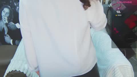 Snapshot of lucybelli chatting on November 2025 01:26:02 AM LucyBelli online show from November 2025 01:26:02 AM