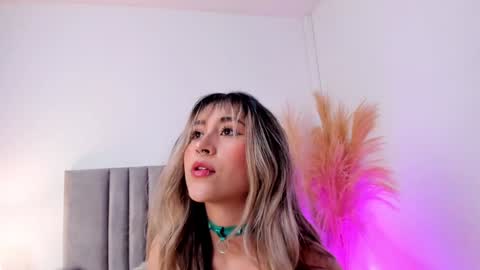 LucyJhonsonn online show from December 2024 01:03:01 AM