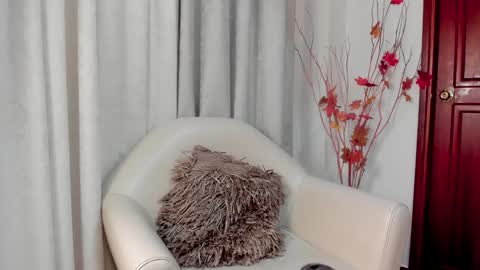 LucyJhonsonn online show from December 2024 12:41:01 AM