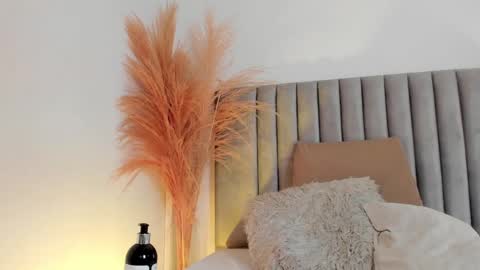 LucyJhonsonn online show from December 2024 04:02:02 AM
