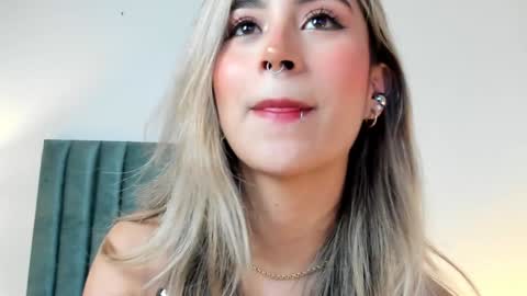 LucyJhonsonn online show from December 2024 01:18:01 AM