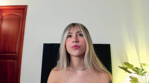LucyJhonsonn online show from December 2024 01:00:02 AM