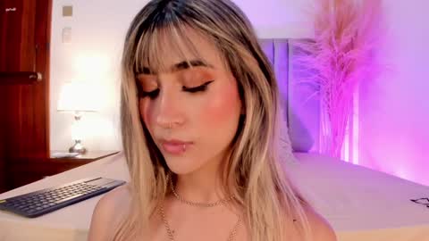LucyJhonsonn online show from January 2025 12:57:02 AM
