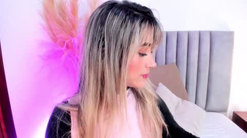 LucyJhonsonn online show from February 2025 12:53:02 AM