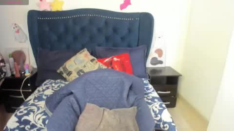 Lucy Petit online show from October 2025 01:14:01 PM