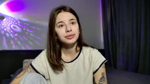 Lucy online show from November 2025 04:01:02 AM