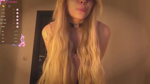 Spider Girl  online show from November 2025 11:09:01 AM