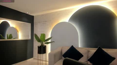 Lucy online show from October 2025 06:40:01 PM