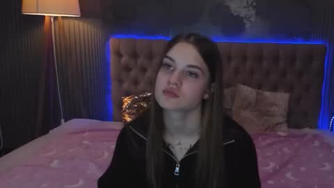 Snapshot of luisaclover chatting on November 2025 01:43:01 PM LuisaClover online show from November 2025 01:43:01 PM