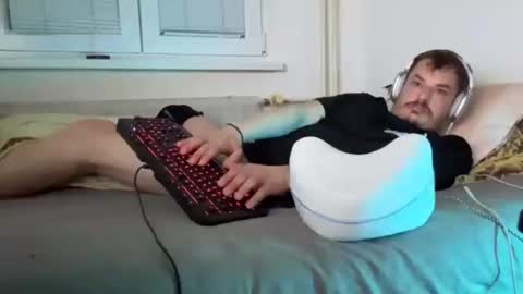 Lukas  online show from December 2025 02:28:02 AM