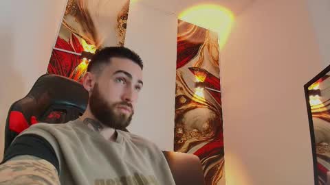 Snapshot of luke_davis01 chatting on October 2025 01:18:01 PM LUKE online show from October 2025 01:18:01 PM