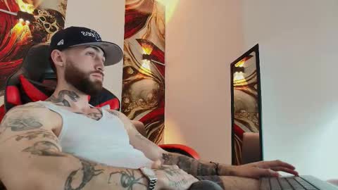 Snapshot of luke_davis01 chatting on November 2025 01:43:02 PM LUKE online show from November 2025 01:43:02 PM