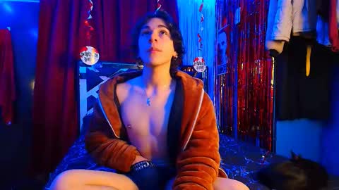 Snapshot of luke_howland chatting on February 2025 09:25:02 PM Luke online show from February 2025 09:25:02 PM