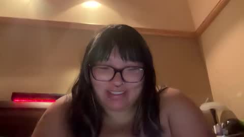 Snapshot of luna282913 chatting on November 2025 01:33:02 AM Hillary online show from November 2025 01:33:02 AM