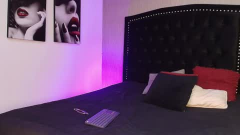 Snapshot of luna_and_titan chatting on November 2025 12:47:01 PM Luna And Titan online show from November 2025 12:47:01 PM