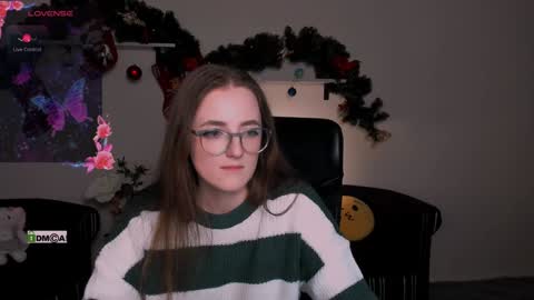 luna_berryy online show from January 2025 04:57:02 AM