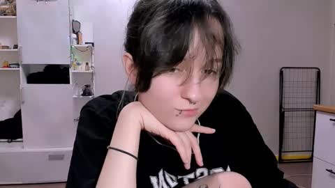 Luna online show from February 2025 07:17:02 PM