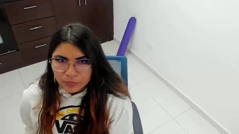 Snapshot of luna_dumont chatting on February 2025 11:19:02 AM luna online show from February 2025 11:19:02 AM