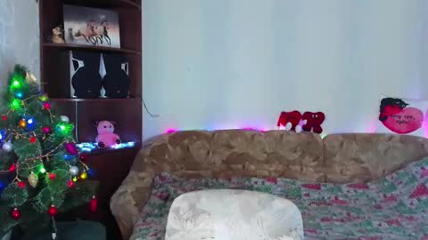 luna_evan online show from December 2024 10:34:01 AM
