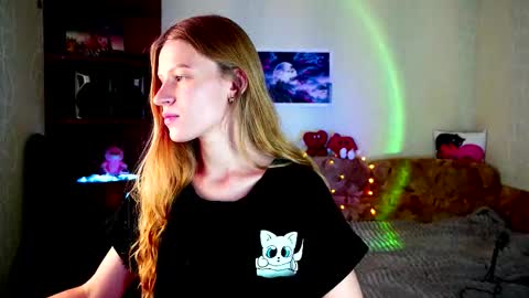 luna_evan online show from October 2025 10:12:02 AM