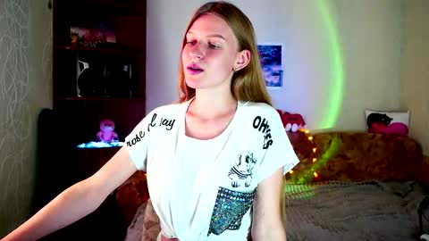 luna_evan online show from October 2025 09:28:02 AM