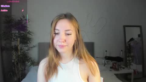 Luna online show from October 2025 11:04:01 PM